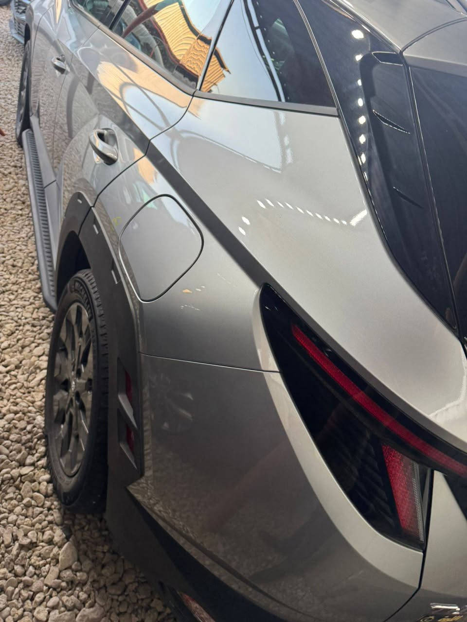 سلام عليكم اخواني .. توكسان موديل xrt 2024 سلفر 
بدون حادث شويه بالبنيد ومسحوب bdr  مكحله على كد اصبعين وتكدر تكبر الصوره وتشوف  ماشيه 1500وباقي السياره مكفول فول عدا الفتحه عدادات ديجتال كراسي كهرباء وجلد . محرك 2500 والسياره تعتبر زيرو .. السعر المطلوب [ 20500 $ ]
*********** سيد سلام العلوي  
مرقم اربيل باسم شركه تريد تحويل تريد وكاله ..
