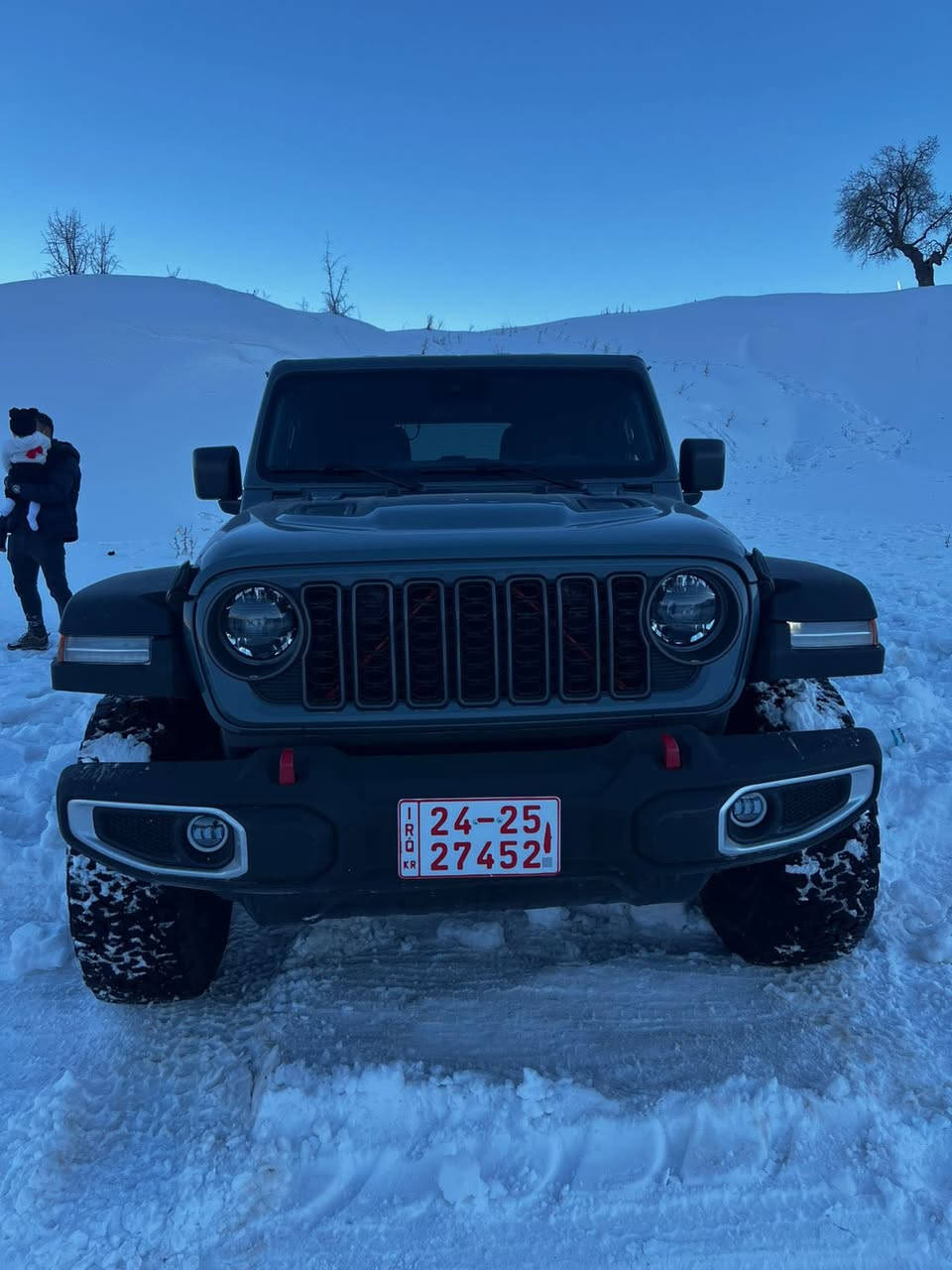 للبيع
🚙 جيب جراند شيروكي 2024
محرك 6 سلندر 3.6L Pentastar
دفع رباعي AWD
ناقل حركة أوتوماتيك
بنزين
وارد أمريكا

المواصفات:
 • نظام ABS
 • نظام الثبات الإلكتروني
 • كاميرا خلفية
 • شاشة وسطية
 • تشغيل بصمة / زر
 • تحكم بالمقود
 • مكيف أوتوماتيك
 • أنظمة أمان

الملاحظات:
 • بها ربح قطعة باب جهة يمين
 • الجاملخ الخلفي جهة السايق صبغ

رقم الشاصي: 1C4PJXFG0RW268890
السيارة نظيفة

📞 للمزيد من المعلومات الاتصال على:
***********
