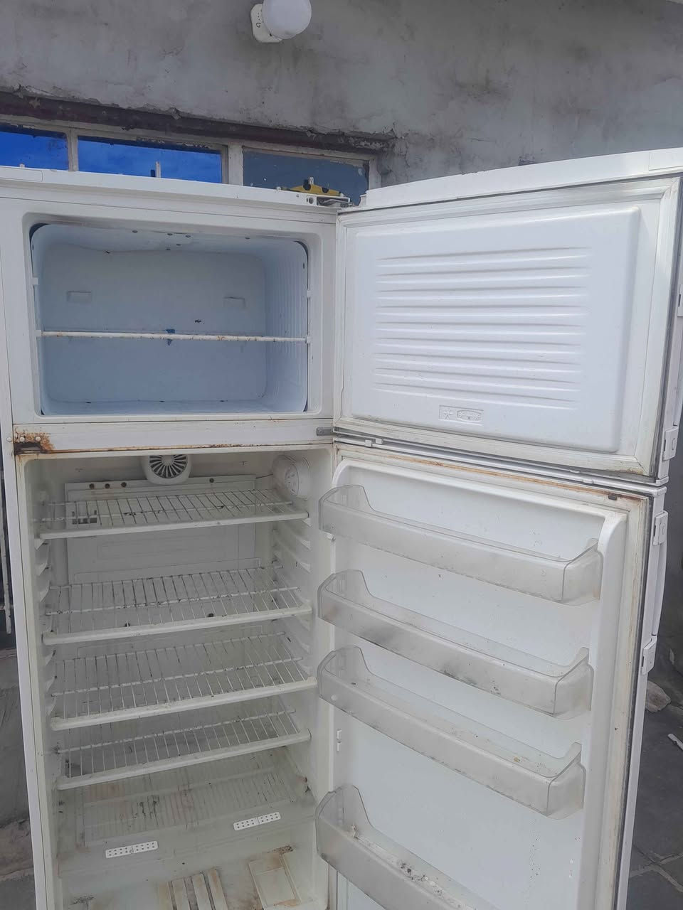 ثلاجة فول تجميد فوك وجوة ثلاجة حجم كبير جدا مكاني الحسينية القمانيات السعر ١٢٥ هاتف *********** الفارس, صلاح الدين
