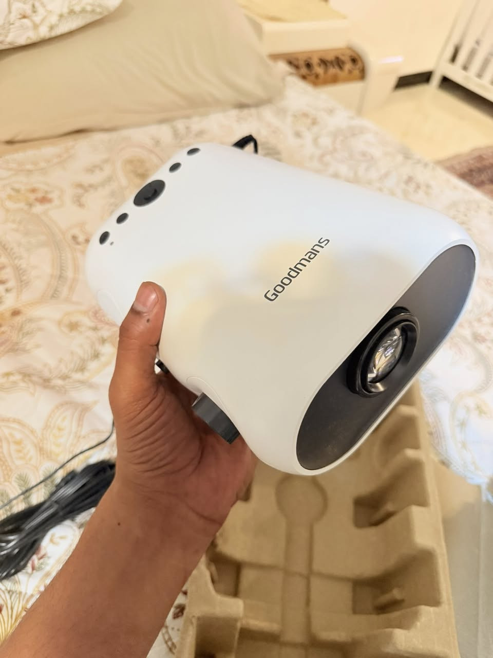 داتا شو ماركة Goodmans
موديل HD LED Projector) المزود بميزة بث الشاشة اللاسلكي (Wireless Screen 

📋 أبرز المواصفات الفنية للبروجيكتور:دعم الدقة: يدعم تشغيل ملفات ومدخلات بدقة Full HD 1080p (مع دقة إخراج أصلية Native تبلغ 480p).الإضاءة والتباين: قوة سطوع تصل إلى 2000 لومن مع نسبة تباين 3000:1.حجم العرض: يغطي مساحة إسقاط تتراوح بين 40 إلى 200 بوصة حسب مسافة التباعد.الاتصال اللاسلكي: يدعم ميزة البث اللاسلكي للشاشة (Mirroring) من الهواتف الذكية والأجهزة اللوحية (iOS و Android).تقنية البلوتوث: مدمج به Bluetooth لبث الصوت مباشرة إلى السبيكرات الخارجية أو سماعات الرأس.

60 الف بدون ريمونت


**إذا كنت صاحب هذا الإعلان وتريد حذفه لأي سبب، رجاءا أرسل رسالة إلى الدعم الفني**