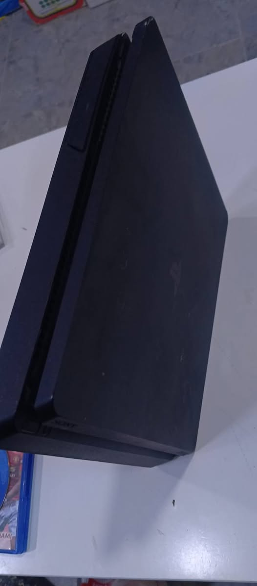 السلام عليكم 
بلي 4 سلم اونلاين نضيف
نظام 13.02
بي جوستك وحدة وبي 2 اقراص
GTA 
فيفا 16 
فيفا 2022 داخل البلي 
السعر 225 
العنوان بغداد راشدية الحسينية
*********** واتساب
