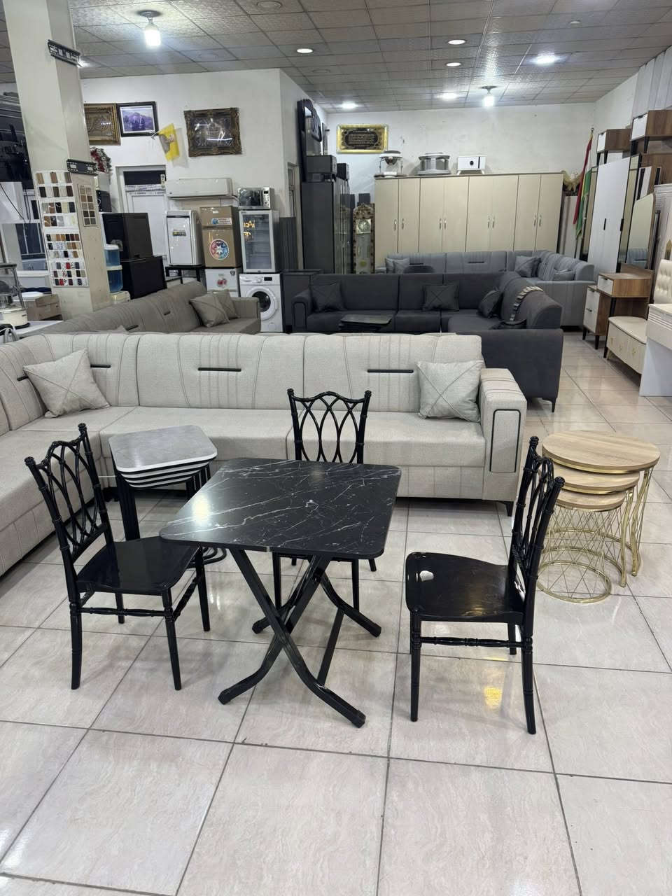 موبيليات علي يتوفر جميع الأثاث المستعمل بيع وشراء وتبديل الجديد بل مستعمل العنوان اربيل سايدين بنصلاوة فرمانبران مقابل ماركيت شياؤ الاستفسار *********** ☎️ 
واسف ماجاوب على تعليق ارد فقط فايبر وتساب اتصال يتوفر نقل اربيل  بغداد بصرة موصل كركوك سليمانية دهوك فقط
