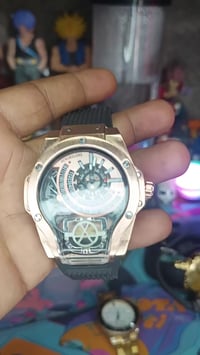 ساعة • للبيع