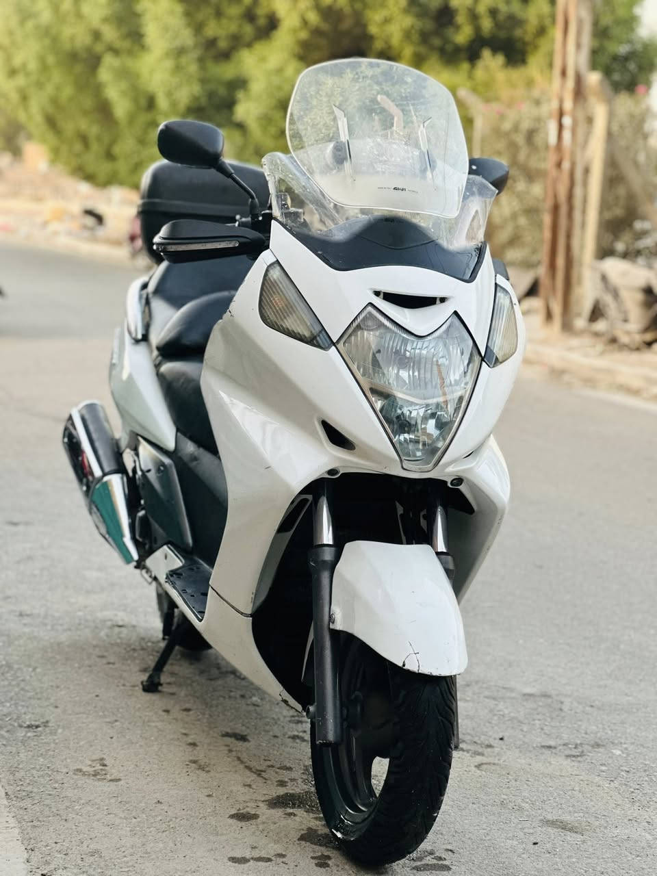 السلام عليكم سلفر ونج 400 أوبر لايت زنون نظيفه اي نقص مابيه أوراق كامله السعر 11 المكان الشعله ***********
