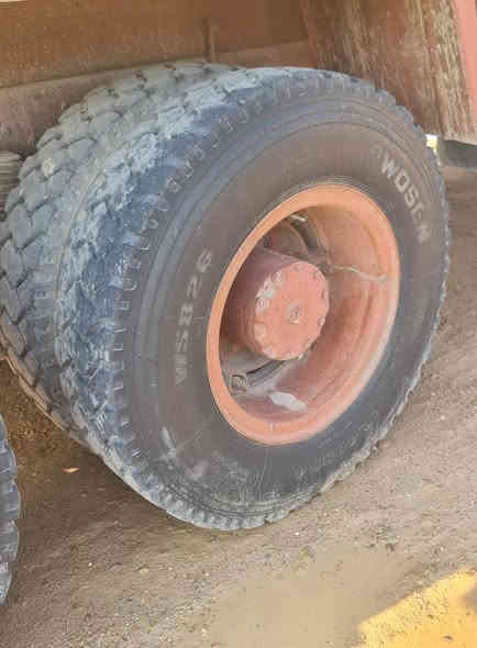 تايرات مستعمله للبيع نظيف ومكفول 
كامل هوة وجوب وويل الماني شرط  

تاير كامل بس شد 

سعر الزوج 200 الف  وبي مجال 

مكاني الطارميه المشاهده 

بيع مستعجل
***********
