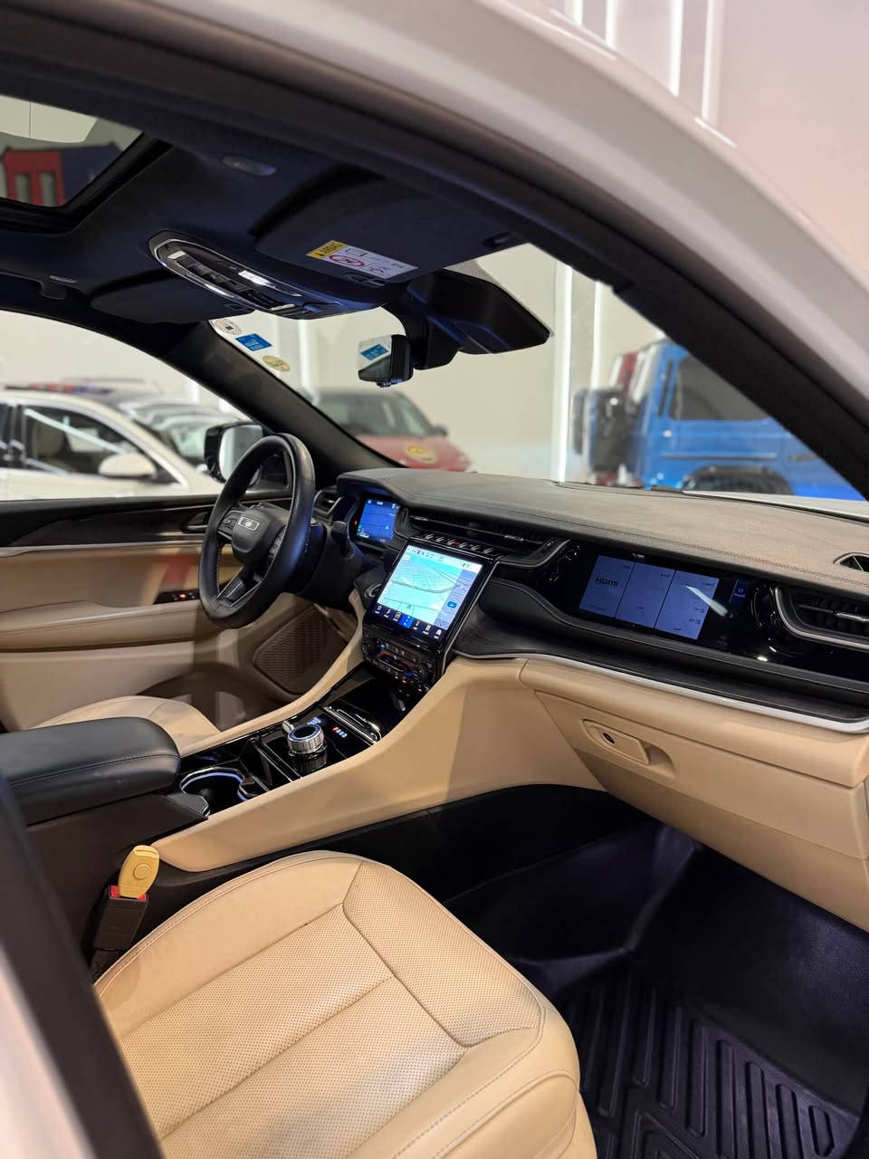 Jeep grand cherokee 2023 خلیجی 
‎مۆدێل ٢٠٢٣ 
دشبول ۳ شاشة صفر شريكة هارلم 
 35  هەزار مایل ڕۆیشتووە ‎مواسەفات لیمیتید بلاس
پانۆرما ناو زەرد
‎کامێرەی دواوە سندووق کارەبای 
‎حەساس گەرم کردنەوەی کوشن 
‎بەسمە دیاری کردنی خێرای 
‎ئاوێنەی تەنیشت ئیشارەت ڕاداد 
‎8 پەڕەشووت لاید لید 
‎شاشەی داشبۆرد 
‎٤ مۆدێل لێخوڕینی هەیە 
‎شەخال دەبڵ ئەکسل 
‎کوشن جلد کوشن کارەبای 
‎کوشن خەزن کوشنەکانی دواوەش گەرمن ناودەرگاکانی لیدن تەبرید مەرکەزی لە کوشنی دواوە تەحە کووم بە گەرمی و ساردی دەکرێت
‎سەیارەکە بي بۆیاخ و ساردە زۆر جوان ماوەتەوە کامل  گاعی بیلاد دانراوە بۆە دوو بەسمەی ماوە  

‎390$  مەعمەلا 
*********** whats app أربيل, العراق
