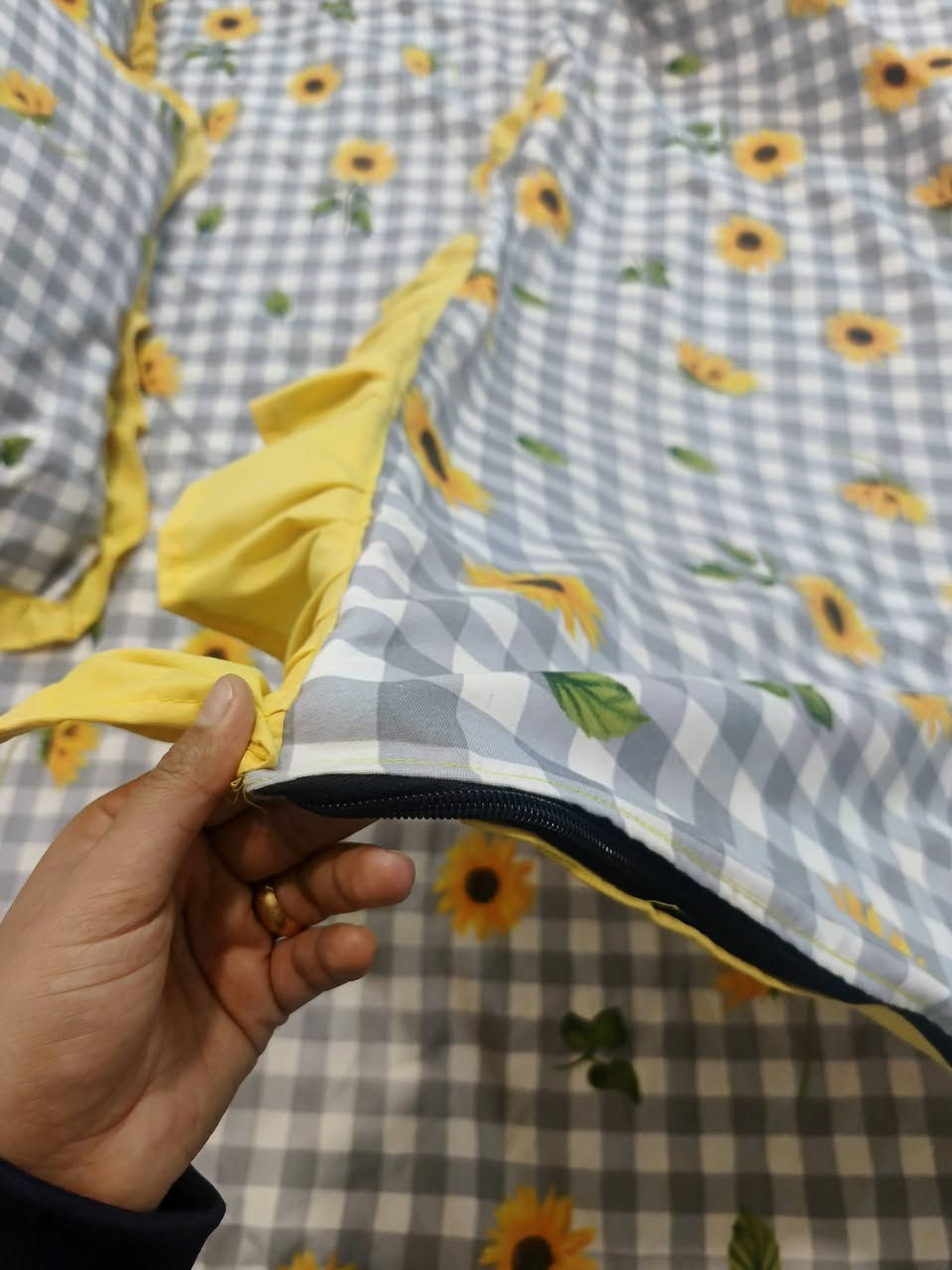 خياطة 🪡
فرشة جرباية حسب الطلب للنجف 💛
بهالجمال والالوان التفتح النفس القماش همايون الاماراتي الاصلي شرط
تلبيس داخلي 4 جهات لاستيك  + كشكش 3 جهات + كفر لحاف نهاية كركش وسحاب + مخاد عدد 4  🪡
للاستفسار عن الالوان والتفاصيل خاص
يوجد توصيل كافة المحافظات 🧡


**إذا كنت صاحب هذا الإعلان وتريد حذفه لأي سبب، رجاءا أرسل رسالة إلى الدعم الفني**