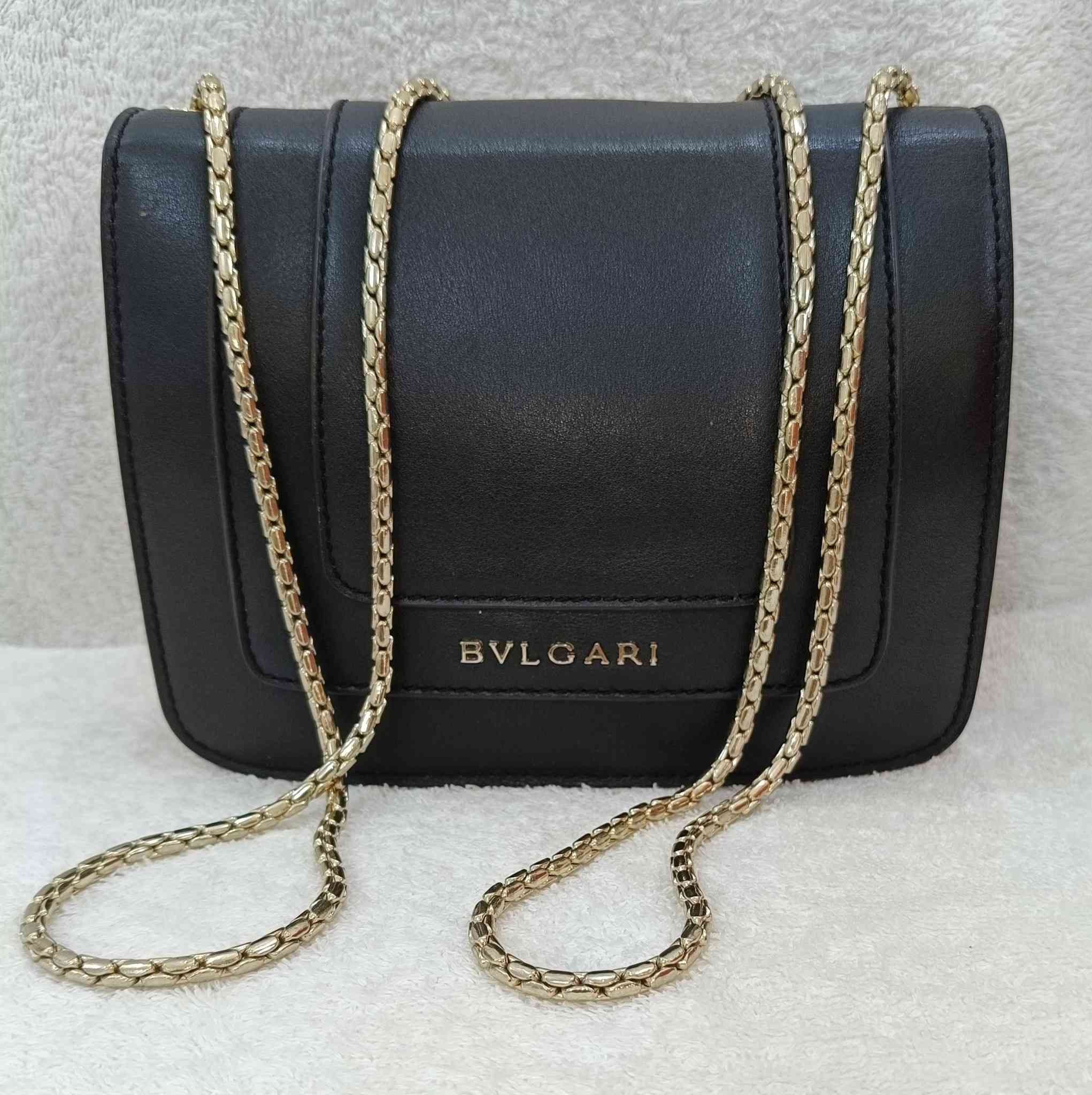 أوربي أصلي الختومات بس خارجية سلسلة ميوكع لونها الجلد ميقشر الأصلية تجنن بمعنى الكلمة


**إذا كنت صاحب هذا الإعلان وتريد حذفه لأي سبب، رجاءا أرسل رسالة إلى الدعم الفني**