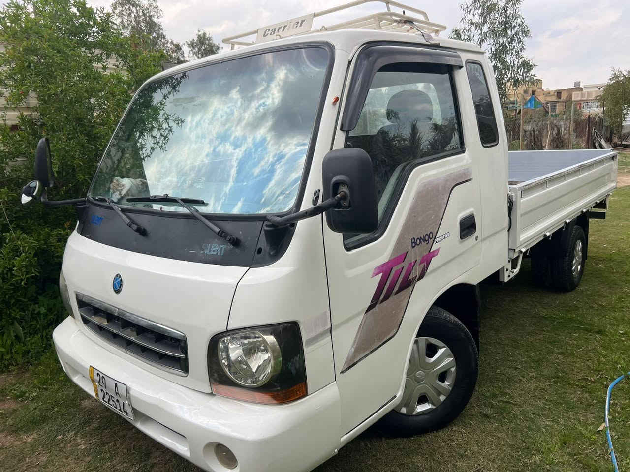 السلام عليكم كيه موديل 2003 رقم واسط نكليزي رقم شاصي واضح بلادي محرك 3000 شاصي مكفول من كسر ولحيم وقواطي السيارة تخم تاير جديد صبغ حزام جماليه محرك حاويه كير وكسن وشاصي كفاله عنوان بغداد الجديدة *********** السعر 76 وبيها مجال بصيط
