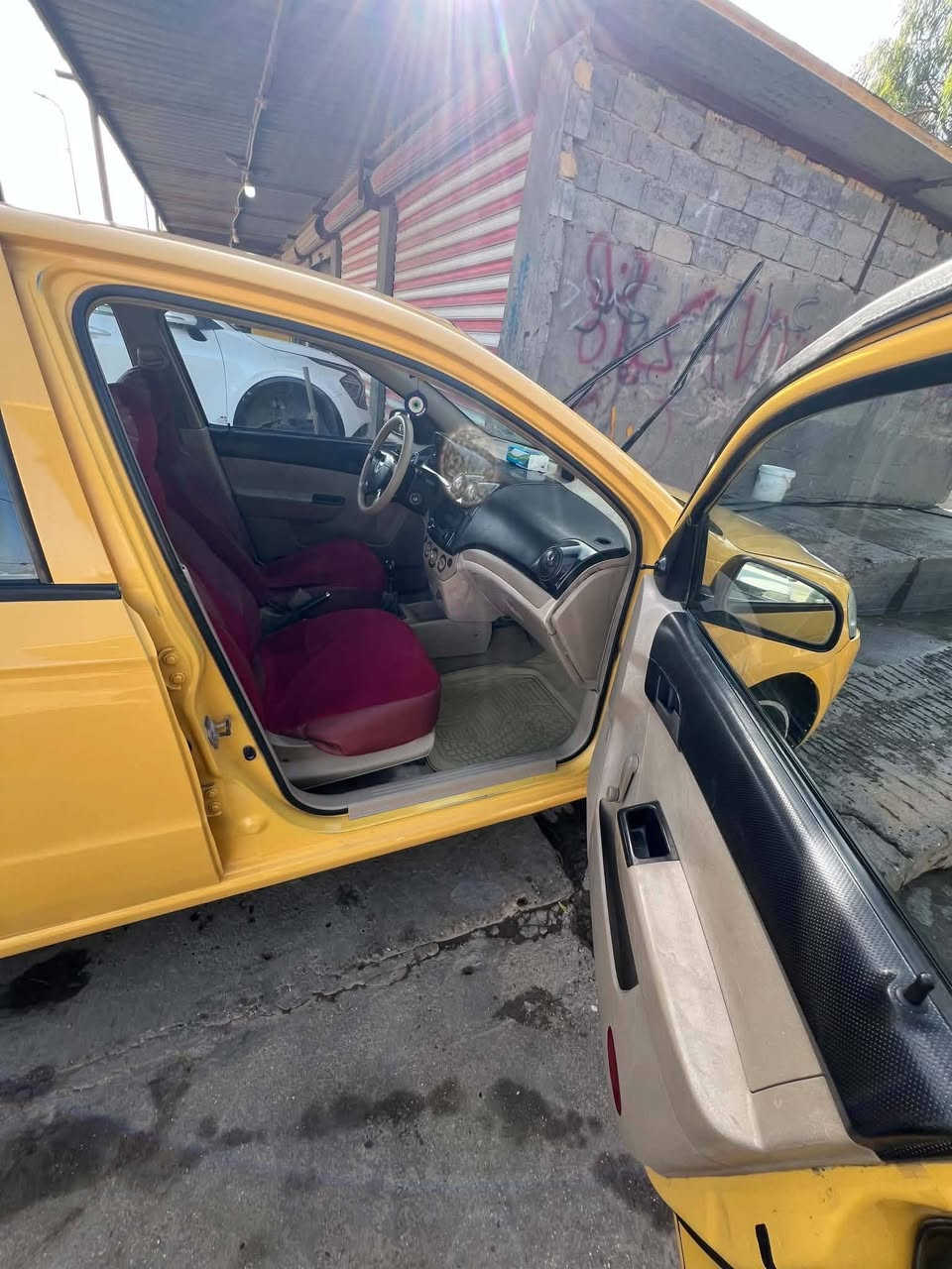 افيو ٢٠١٠ شركه العام كير عادي عادي كير محرك مكفولات تبريد ماكو مضبوغه عام رقم بابل سنويه صاقطه 
***********مكان سياره بابل ناحيه النيل
