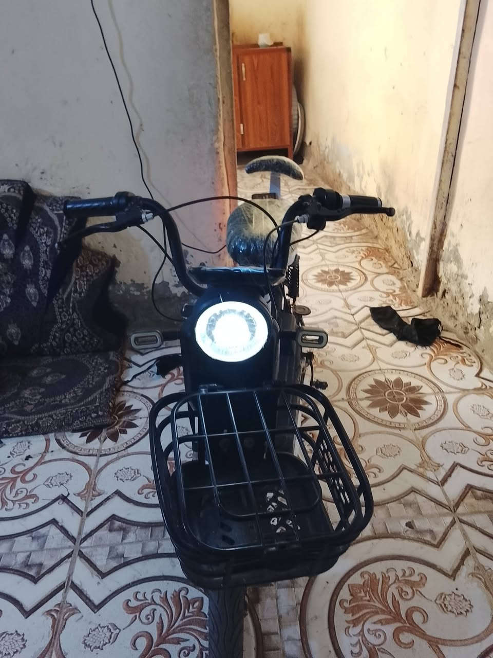 سلام عليكم عندي بايسكل شحن بيه 4باتريات بايسكل نضيف وياه شاحنه مكاني ميسان قضاء كميت سعر200بيه مجال


**إذا كنت صاحب هذا الإعلان وتريد حذفه لأي سبب، رجاءا أرسل رسالة إلى الدعم الفني**