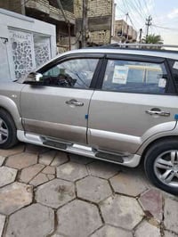 توسان 2009 خليجيه مكينه 2000  شاشه وكامره حساسات خلفيه تدفئه تبريد رقم...