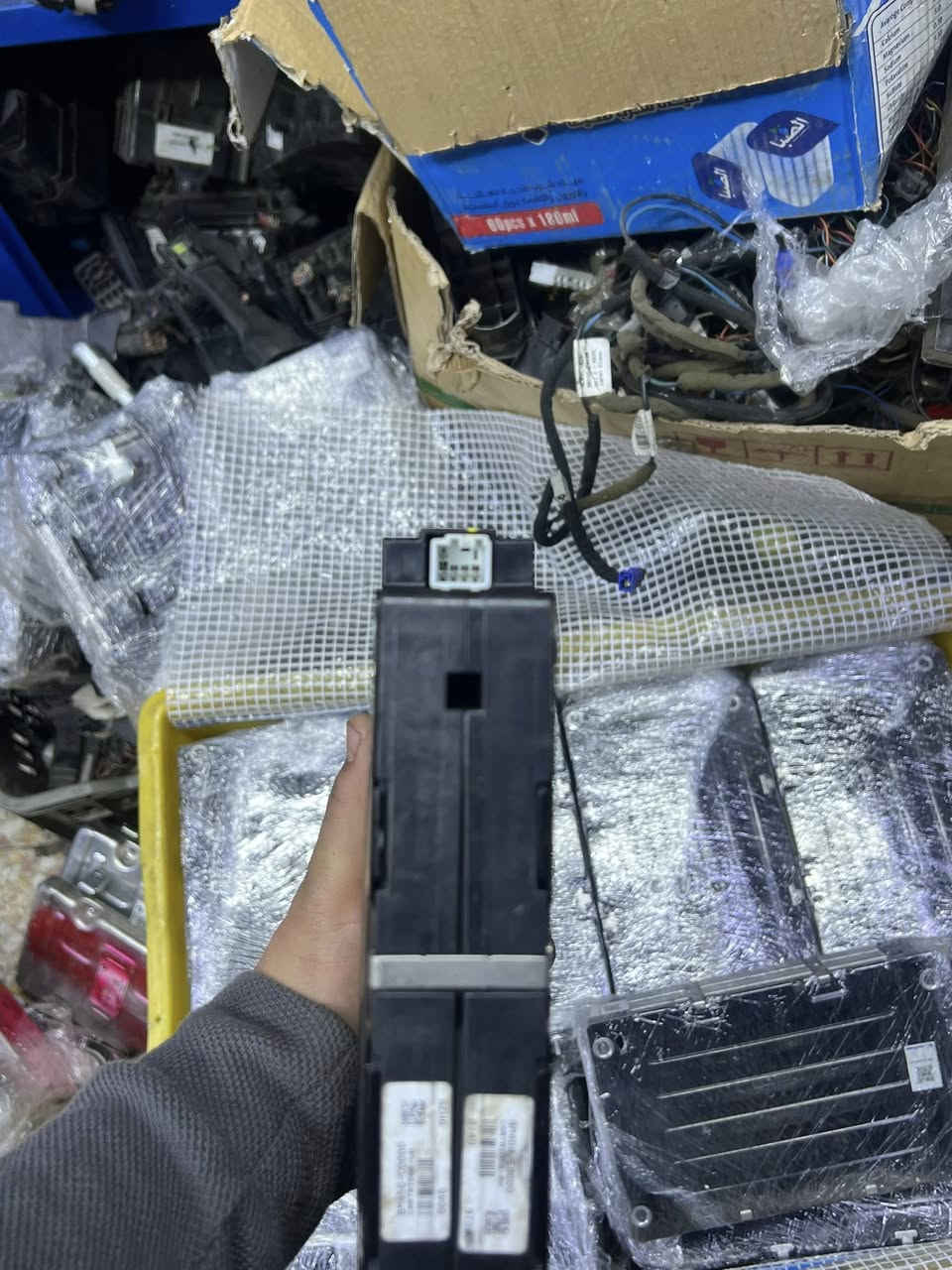 السلام عليكم متوفر بطاريات 12v لجميع انواع السيارات الكورية الهايبرد للاتصال 
*********** واتساب 
***********
