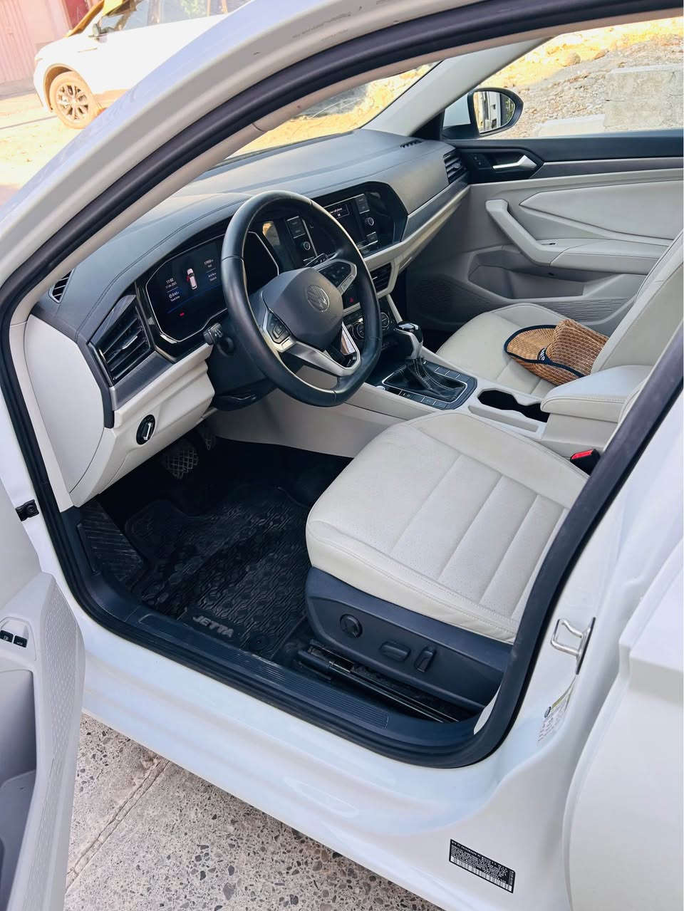 ‏Jetta 2024 Se
پێش کەپس بێ ئیرباگ ناو کرێمی یەک جەمەلاغی دواوەی بۆیاغە بێ ناوگرتن  راداری پێش و پشت و خەتی جادەو دیاری کردنی خێرای و شەغالە کامل بیلادی دەعامی و بەگ لایت ویلی بیلادی بۆ کراوەتەوە
رەقەم شانصی 3VWEM7BU8RM048257
رەقەم موبایل *********** رانية, السليمانية
