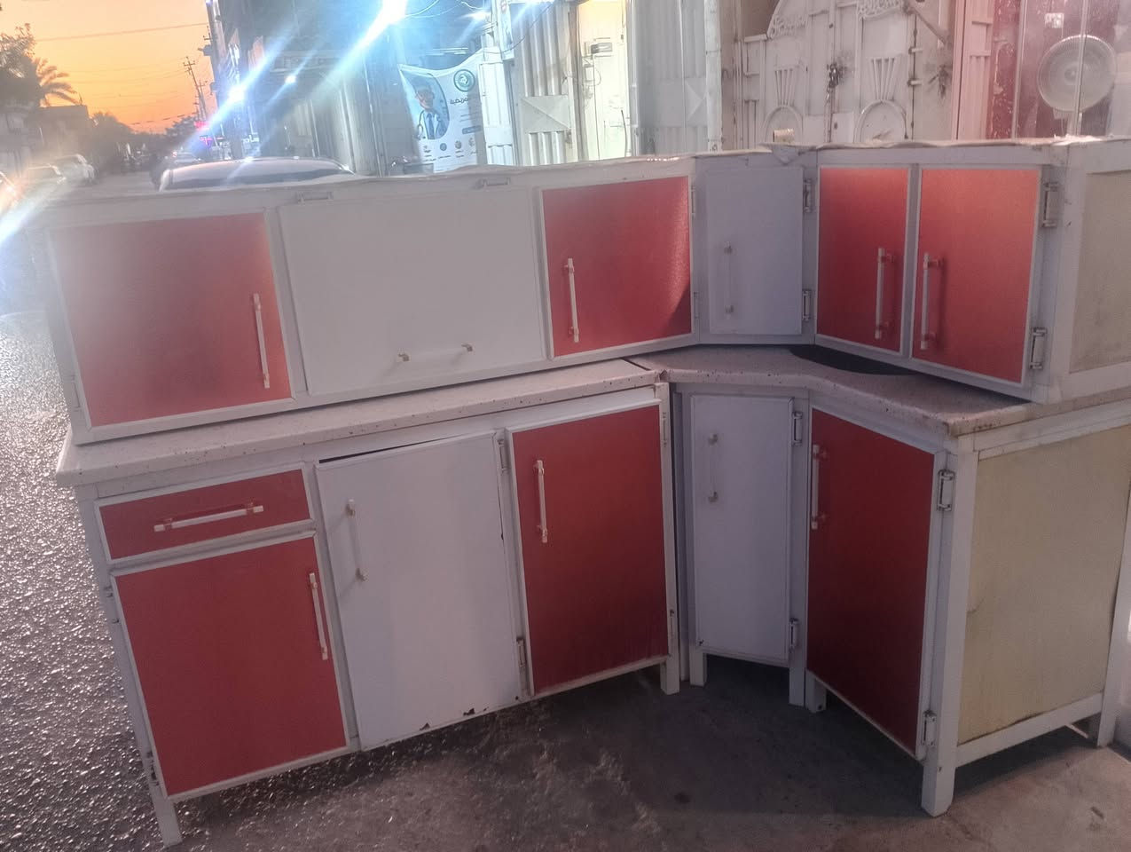 سلام عليكم كاونتر مستعمل نضيف جداً قياس مترين و225في 130 4قطع مرمر لسعر325وبي مجال حي العسكري العابد مقابل مستوصف تصال ***********او***********
