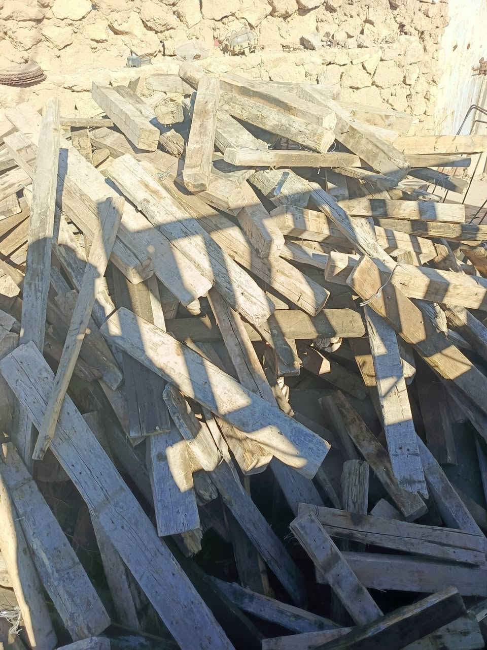 من رخصت صاحب الكروب قالب خشب جديد دكه واحدة للبيع السعر خمسه مليون وبي مجال الشرائع للاتصال ***********
