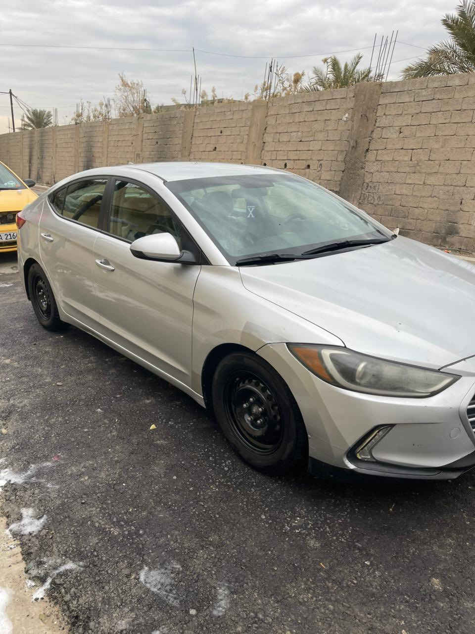 سلام عليكم
سيارة انترا مديل 2017
حادثها بنيد ليبلها واحد 
المكينه والكير خير من الله 
مكينه 2000 دوش 
كير اي تي تخم تاير 
السياره ماشيه 94
منضومه غاز بيها 
السعر 128 وبيها مجال حك الجيه. 
المكان بغداد الشعلة 
***********
