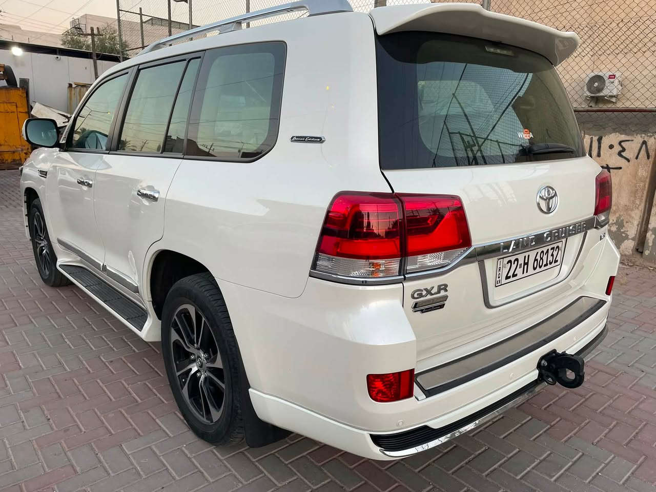 * الموديل: 2021
* الفئة: GXR
* الممشى: 54,000 كم
* اللون: أبيض
* المحرك: 8 سلندر
* الموقع: بغداد

السيارة بحالة ممتازة جدًا، استخدام شخصي، نظيفة من الداخل والخارج، والصيانة دورية. جاهزة للفحص وأي اختبار، ولا تحتاج أي مصروف.
رقم التواصل واتساب :
***********
