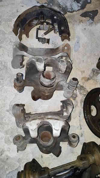 السلام عليكم غراض سياره ارنب  للبيع
١-طبله خلفيه كامله
٢-طبلات أمامي العدد٢
٣-باور 
٤-جعمقة
٥-فج خلفي عدد٢
العنوان ٥ميل شارع الصناعيه رقم الهاتف ***********
