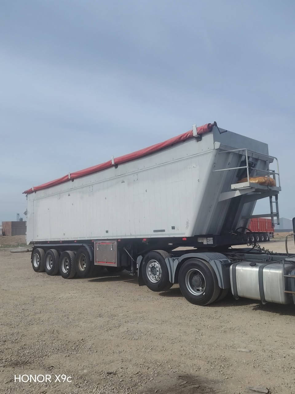 نساف مايلر شاصي حديد مزوج حوله 54 طن للبيع ***********
