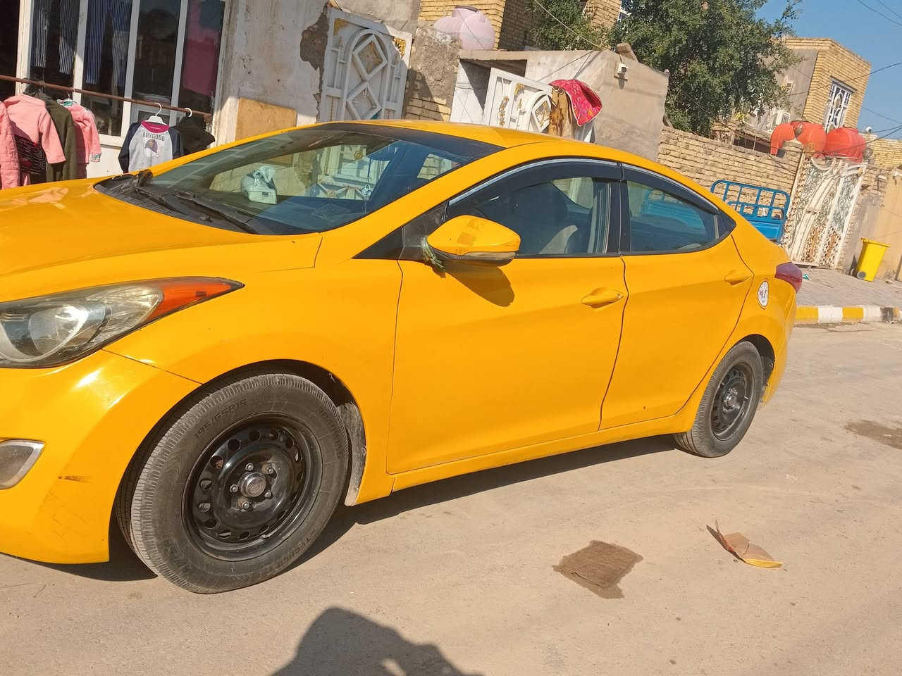 النترا موديل. 13رقم بغداد  حادث مريكي فقط الهلال الخلفي  وبالعراق فقط معجون قطعتين بدون ضربه صدر جديد قبل اسبوع سويته دبل زوج خلفي جديد 
تاير زوج أمامي جديد  مكينه وكير فول 1/1  السنوار مع المرفق موجود صاحب السياره موجود داخل الكوت شرط المقابله وياا. السعر 105 وبي مجال      ***********...مكينه 1800
