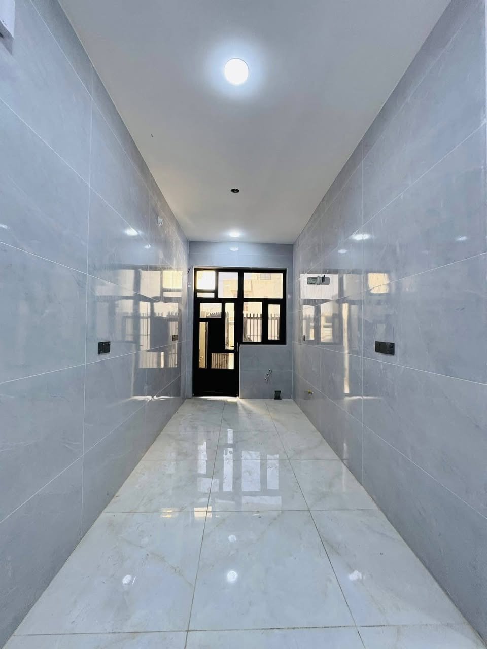 بسم الله ماشاءالله
🏠#دار_للبيع   100متر واجهيه 6،25متر نزال 16متر
  طابقين   بناء حديث وتصميم متكامل ✨️

يحتوي البيت. ع[3غرف نوم -استقبال -صحيات عدد 2- صالة- ومطبخ] البيت شغل درجة اولى 

مع الخدمات[ماي-كهرباء-تبليط]✨️

🔴ملاحضه البيت جاهز للسكن 🔑

⬅️نوع العقار  طابو زراعي سند 25 اقرار محكمه 

⬅️العنوان #بغداد_الدوره_البوعيثه   
       مجمع الحليم 

🔴للاستفسار  خاص او الاتصال ع  الرقم 

☎️***********
