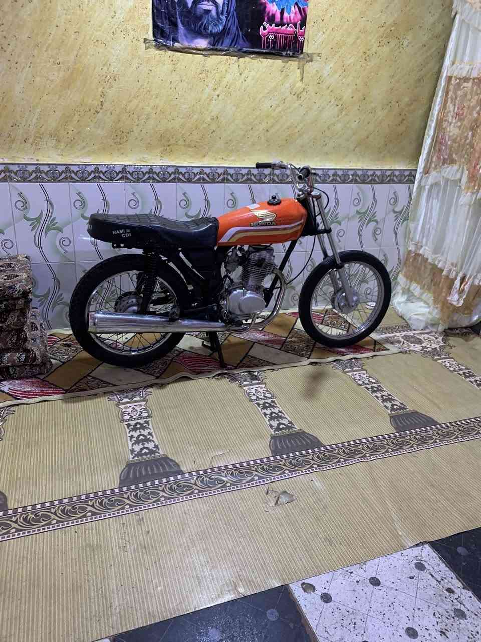 السلام عليكم دراجه للبيع نام ايراني ادوات مكاني بصره القبله سعر الدراجه 425 وبيها مجال ***********
