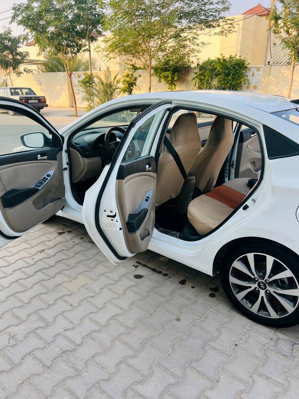 سلام عليكم اكسنت موديل16 للبيع فول مواصفات مكينه 1600 تبريد شغال بيها 3قطع مكاني نجف ***********