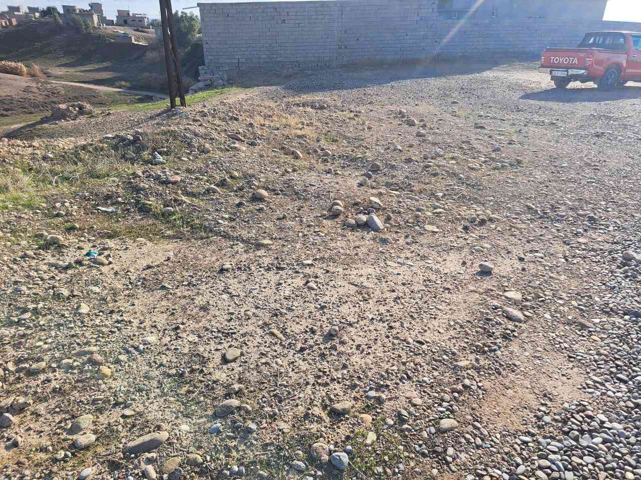 السلام عليكم
توجد قطعة أرض للبيع الموقع الطريق الحولي مكان سياحي واصل ماء كهرباء شارع عليها مباشر مساحتها ١٥٠٠م 
السعر ١٨ مليون جيران بيت عبد الحكيم للاستفسار الاتصال على الرقم ***********
