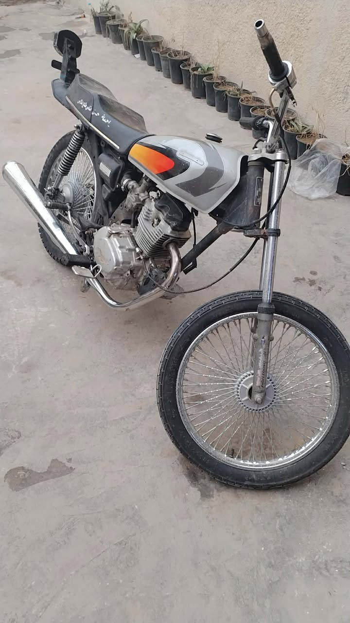 سلام عليكم دراجة ايراني أربعة كير الدراجة خير من الله عوزهة بس كابريتر السعر 250 العنوان شهداء البياع خاص موجود


**إذا كنت صاحب هذا الإعلان وتريد حذفه لأي سبب، رجاءا أرسل رسالة إلى الدعم الفني**