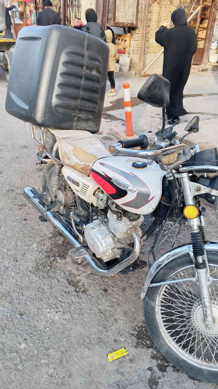 السلام عليكم اخوان مكلف بالنشر للبيع ماكو تايكر بدون رقم السعر 425 وبيها مجال للتواصل الاتصال بالرقم *********** كورك ***********
