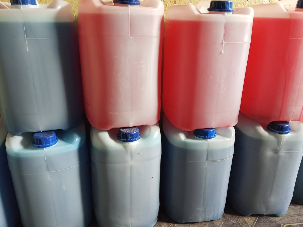 متوفر زاهي ممتاز سعر الجلكان
العشره لترا7000 
 كلنس سعر الباله10
معطر ملابس سعر الدبه2000
بطش مزيل الاوساخ.  سعر الكيلو. 4000
توصيل مجاني داخل ناحيه الفضليه 
تواصل 
***********
