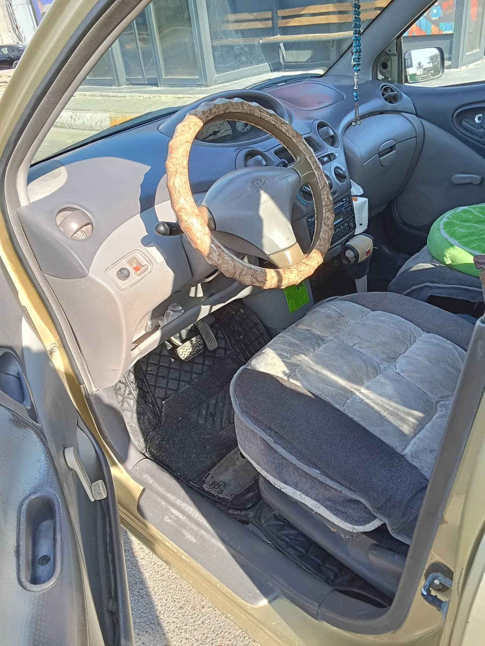 السلام عليكم تيوتا ايكو موديل 2003 اوتوماتيك محرك 1500 تبريد رقم ديالى مشروع وطني سنوية جديدة  باسم والدي بيه ملاحضات بسيطه مكاني بغداد زيونة لسعر 47 وبيه مجال بسيط للشراي هاتف ***********
