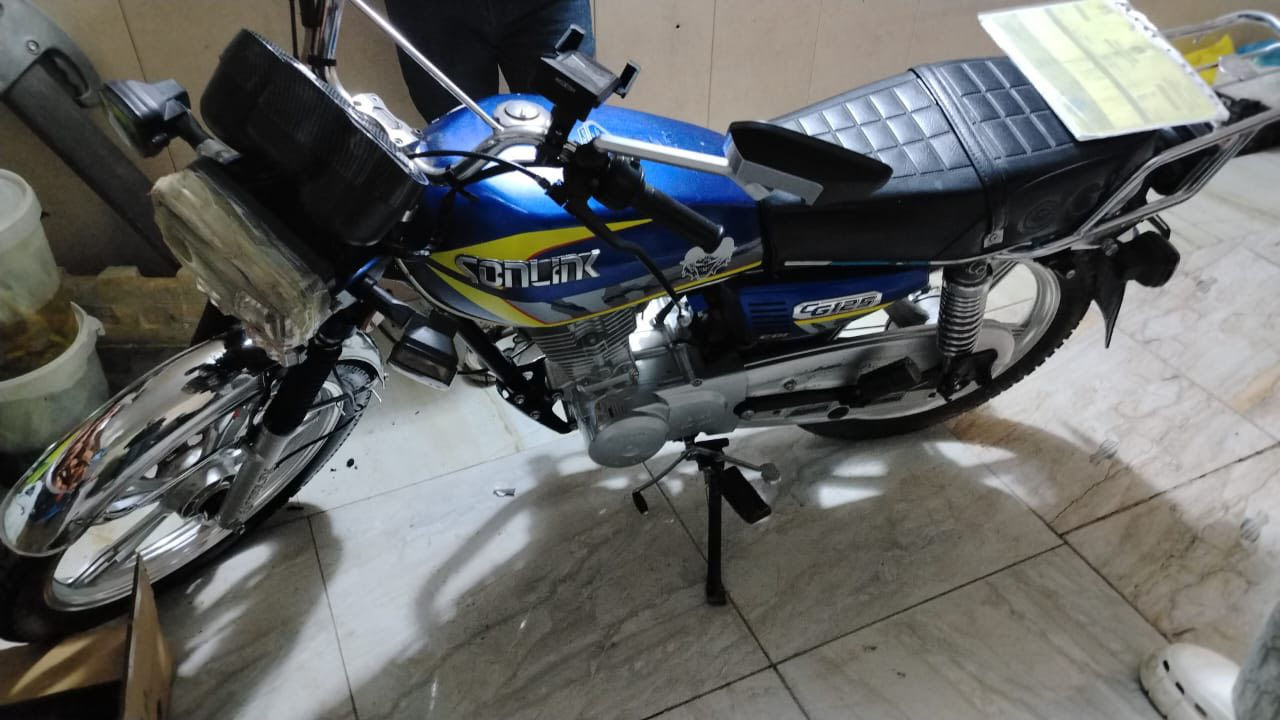 مستعجل على بيه سونك اربعه كير جديد مكينه جديده بعده كلشي بيه جديد ناقصه سداند علااك و اشاره يمين فقط سعر ٥٧٥ وبيه مجال بسيط ***********
