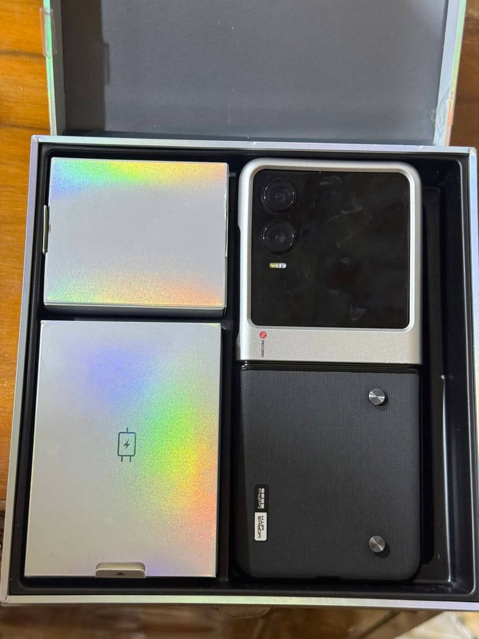 سلام عليكم Infinix ZERO Flip جهاز جديد بمعنه الكلمه  الشاشة6.9 بوصة - 120 هرتز - LTPO AMOLED
الذاكرة الداخلية512 جيجابايتالرام16 جيجابايتا
لمعالجMediatek Dimensity 8020الكاميرا50 + 50 ميجابكسل
البطارية والشحن السريع4720 مللي أمبير - 70 واط
 كامل ملحقاته السعر 450 العنوان البصره القبله حي القائم 
***********
