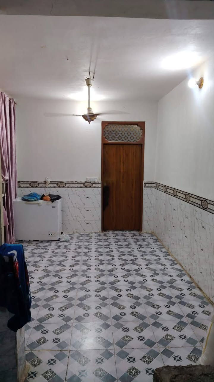 بيت للبيع طابو صرف النجف حي ميسان قطاع 24خلف شارع الكيات مساحه 100متر يحتوي على غرفه وصاله واستقبال ومطبخ وصحيات والطابق الثاني يحتوي على غرفه وصاله 
صب كونكريت ارضيه بورسلين جدران سيراميك 
ملاحظه الطابق الثاني يحتاج لبخ وارضيه 

السعر المطلوب 88مليون وبي مجال 

للاستفسار والمعلومات الاتصال بنا *********** 

او مراجعه مكتب ألروان للوساطه العقاريه والمقاولات العامه 

عنوان المكتب حي ميسان ع الشريط قرب صيدليه الشراع مقابل الاستداره مباشر 

عندك بيت عرصه للبيع راسلنه وات ساب وتدلل

