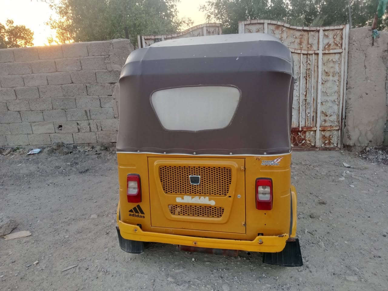 سلام عليكم تكتك البيع موديل ٢١ رقم بغداد نكليزي ***********
