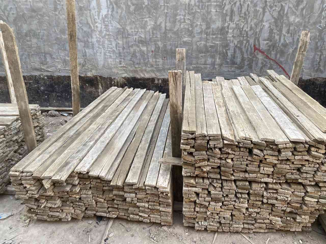 قالب خشب للبيع العدد 18 مكعب 
العنوان حله 
***********
