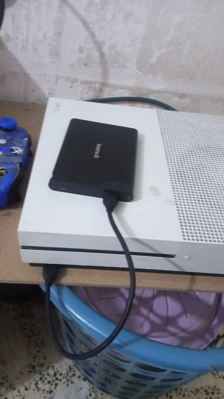 اكس بوكس ون اس للبيع السعر 190وبي مجال لل شراي 

معلومات عن ال اكس بوكس 

الذاكره 885 مع الهارد الخارجي 

يدات 2 وحده اصليه ول ثانيه تجاريه 

مع العاب مملوكه مثل 

جيتي اي 5و

ريدت ددميشن 

مع هديه كيم باس


**إذا كنت صاحب هذا الإعلان وتريد حذفه لأي سبب، رجاءا أرسل رسالة إلى الدعم الفني**