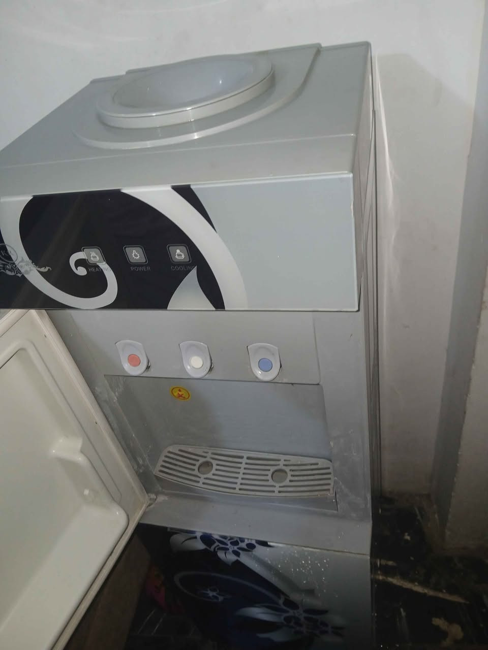 براد حار بارد شغال جدا نضيف بي ثلاجة شغالة جدا نضيف مابي اي ضرر رابدة ٧٥ بي مجال بسيط اكو توصيل بكروة مكاني كريعات بغداد, العراق


**إذا كنت صاحب هذا الإعلان وتريد حذفه لأي سبب، رجاءا أرسل رسالة إلى الدعم الفني**