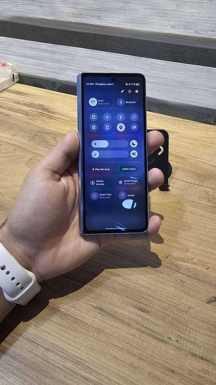 Galaxy Z Fold5.   سامسونك    
ذاكره 256 
غني عن التعريف جهاز جديد لوك فقط مفتوح من باكيت لا خدش ولا شخط بي ما مفتوح الجهاز امريكي 
الضرر/قافل شبكه سيم كارت متوقف لان جهاز امريكي
باقي كله مكفول 

               السعر 525 الف فقط 

_____________________________________ العنوان 📍
بابل شارع 40 متوفر توصيل جميع محافظات العراق 
اذا كان توصيل يلزم عربون من قبل الزبون 
📞***********. واتساب+ اتصال
