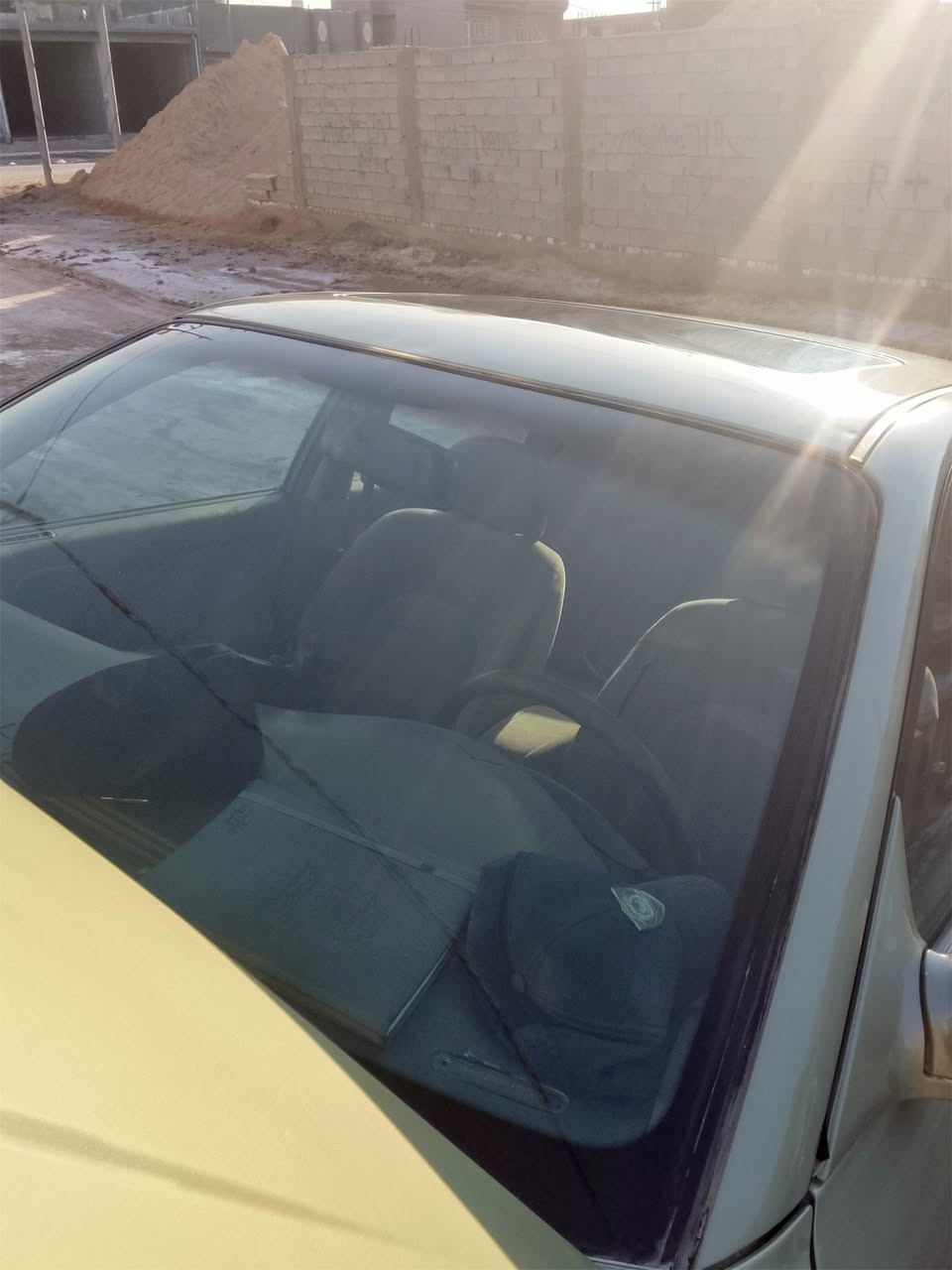 السلام عليكم للبيع او المراوس سوناتا موديل 20004سلندر مكينه 2000 سيارة جديده لوك مكينه كير حداديه تخم تاير باتري جديد كهربائيات كلها شغاله رقم بغداد  تبريد نقصه غاز طار عندي السيارة جاهزة عله اخر حبايه انكر سلف واطلع مصبوغه عام جديد للاستفسار *********** السعر 58وبيها مجال للشراي مكاني بابل
