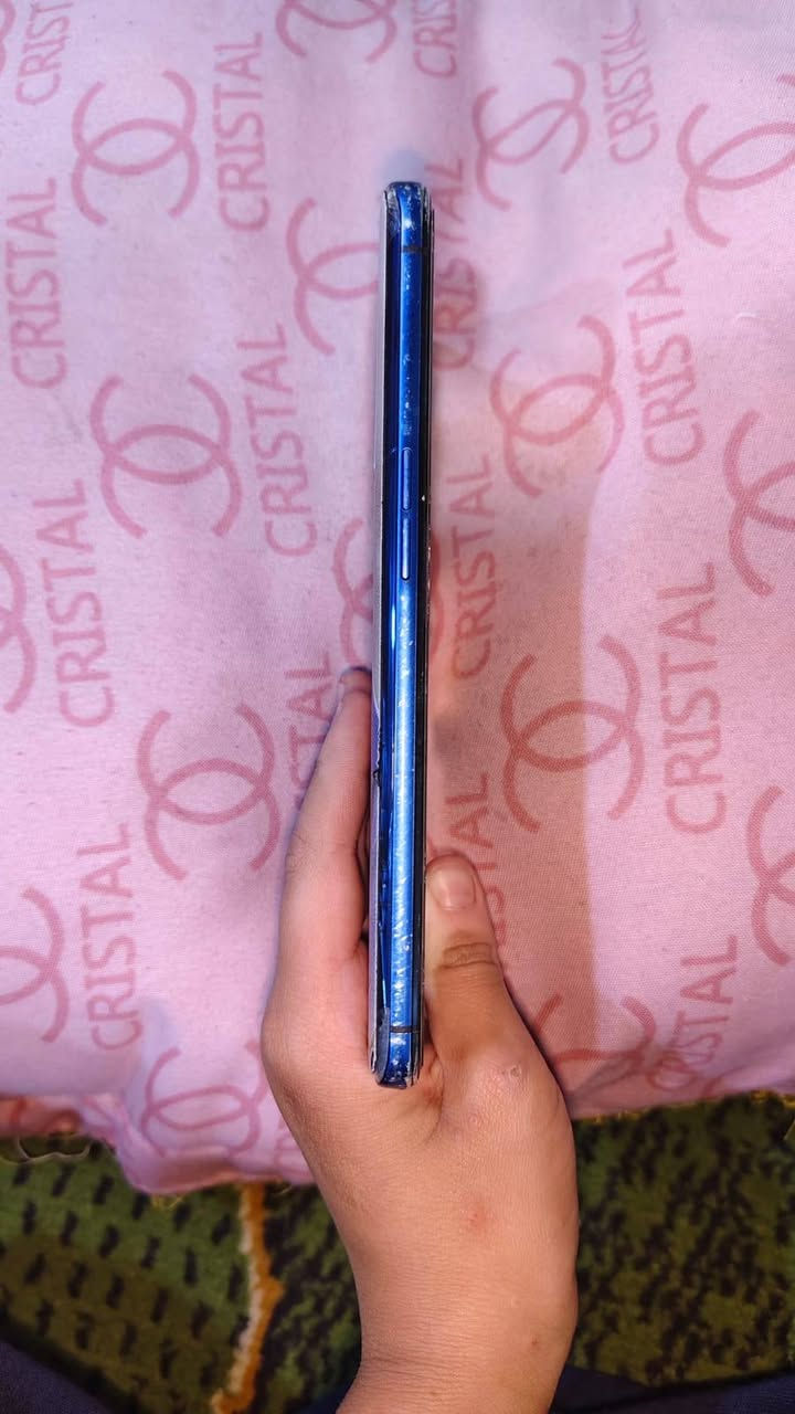 للبيع: هاتف Realme X2 Pro 
✔️ المواصفات:

المعالج: Snapdragon 855+ القوي للألعاب والتطبيقات الثقيلة

فقط الضهر مكسور و بدون ملحقات 

ذاكرة: [ 256GB]
الرام  12

اللون: [ازرق]
السعر 150 و بي مجال  
العنوان البصره القبله حي القائم
***********
