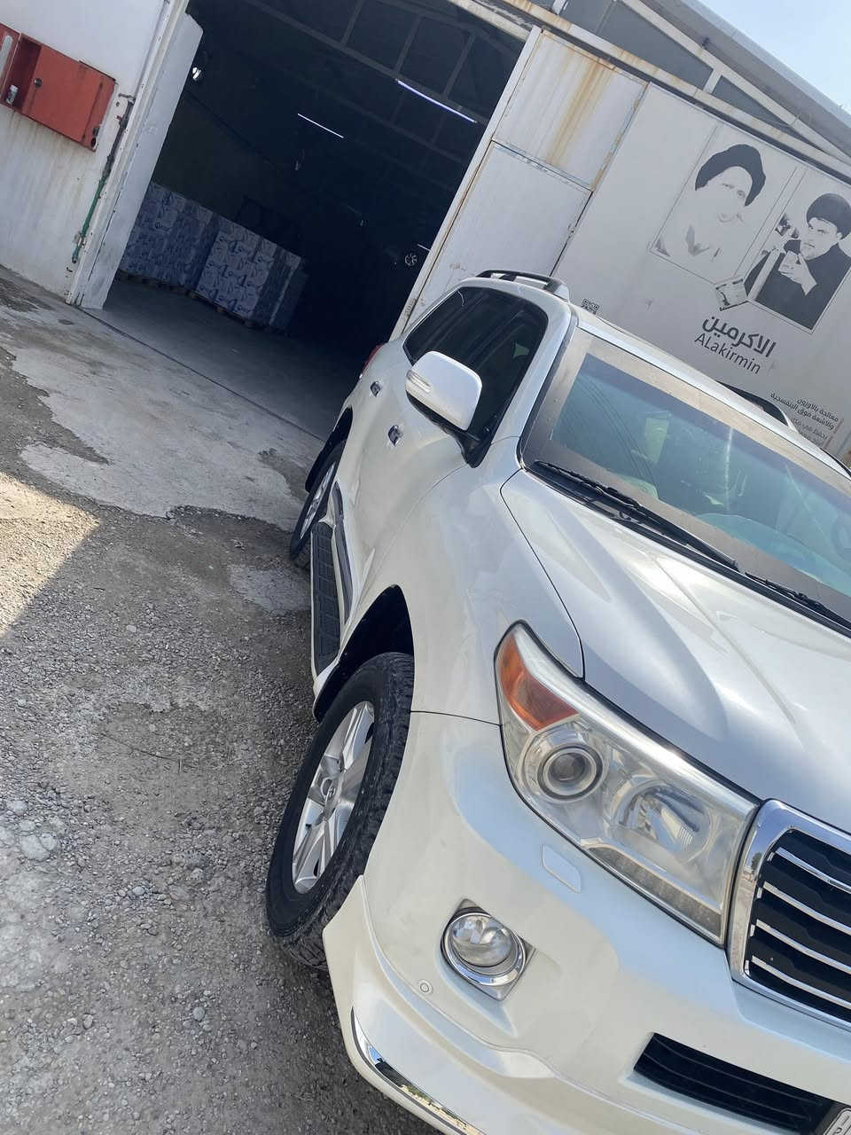 السلام عليكم لاندكروز 7-5.  V 8مديل 2013 سياره مصفح بل كامل و مذكوره في السنويه مصفح سياره جديده  مكفوله من صبغ وضربه لاستفسار اتصل ع راقم *********** العنوان بغداد شارع فلسطين
