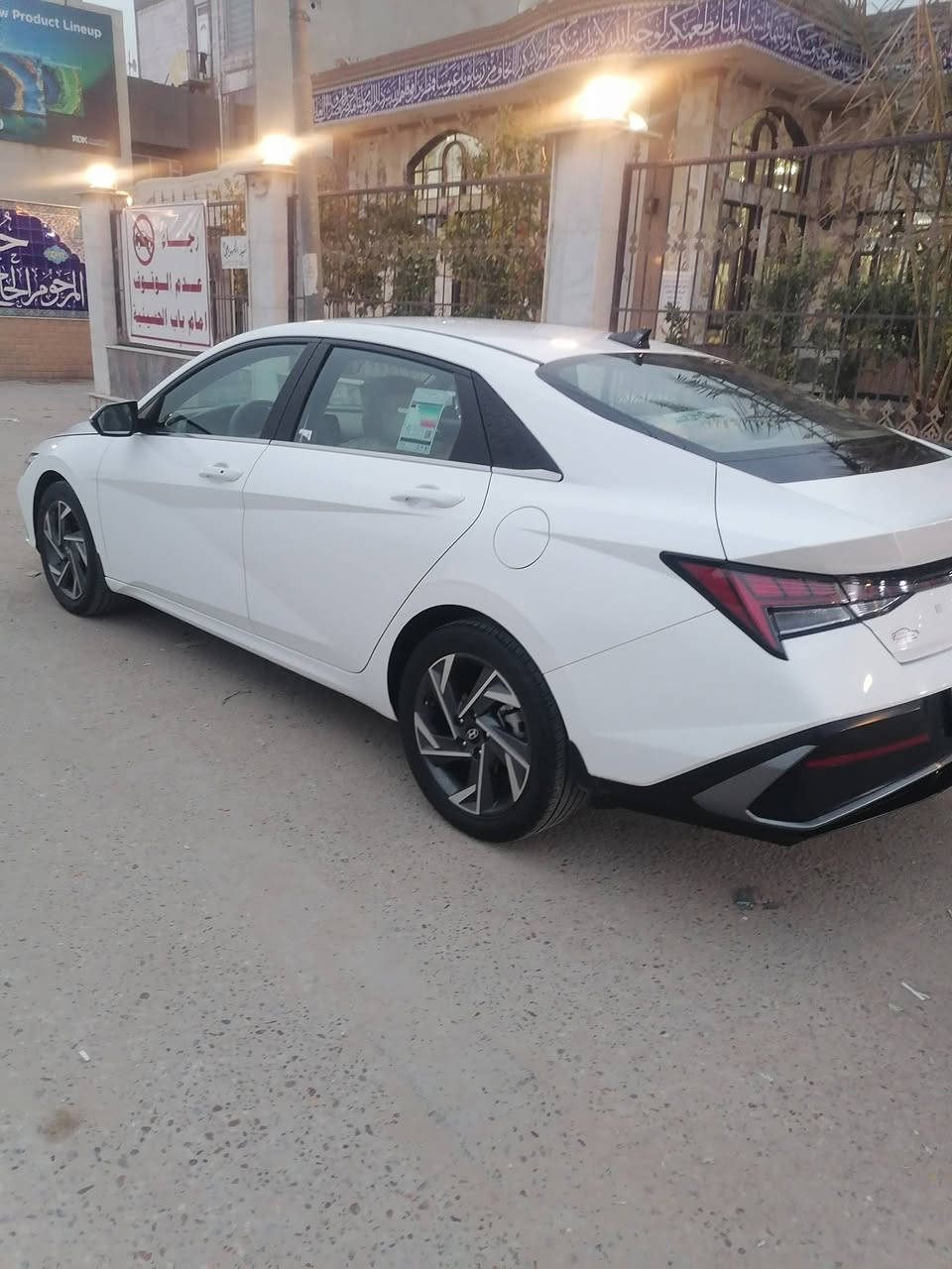 السلام عليكم للبيع موديل ٢٠٢٤ خليجي مكينه ٢٠٠٠ فول مواصفات ماشيه ٥١، بصمه، تشغيل عن بعد، اسلايت روف، شاشه كاربلي،مع كامره ٣٦٠درجه ٤وضعيات قياده، ادرليف مود، مري شفط، حساسات امامي وخلفي، حساس اطار، لدات امامي وخلفي قطعتين تبريد شحن لاسلكي، السيارة كفاله من صبغ وتبدل وبارد وفتح بوضع الشركه كلها، بيه كم رصعه بدون اشخوط، السعر المطلوب 185 مكاني كربلاء الشراي يتصل على الرقم ***********
