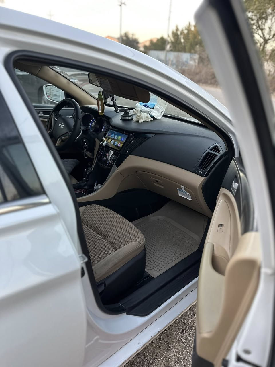 سلام عليكم سوناتا للبيع ٢٠١٤ او مراوس اوباما وجارجر كفاله عامه من الصبغ والبارد خليجي فول ماعدا البصمه تحويل مباشر تدفئه تبريد  خير من الله السيارة جاهزه السعر ١٤٨ وبيها مجال 
للأستفسار : ***********
