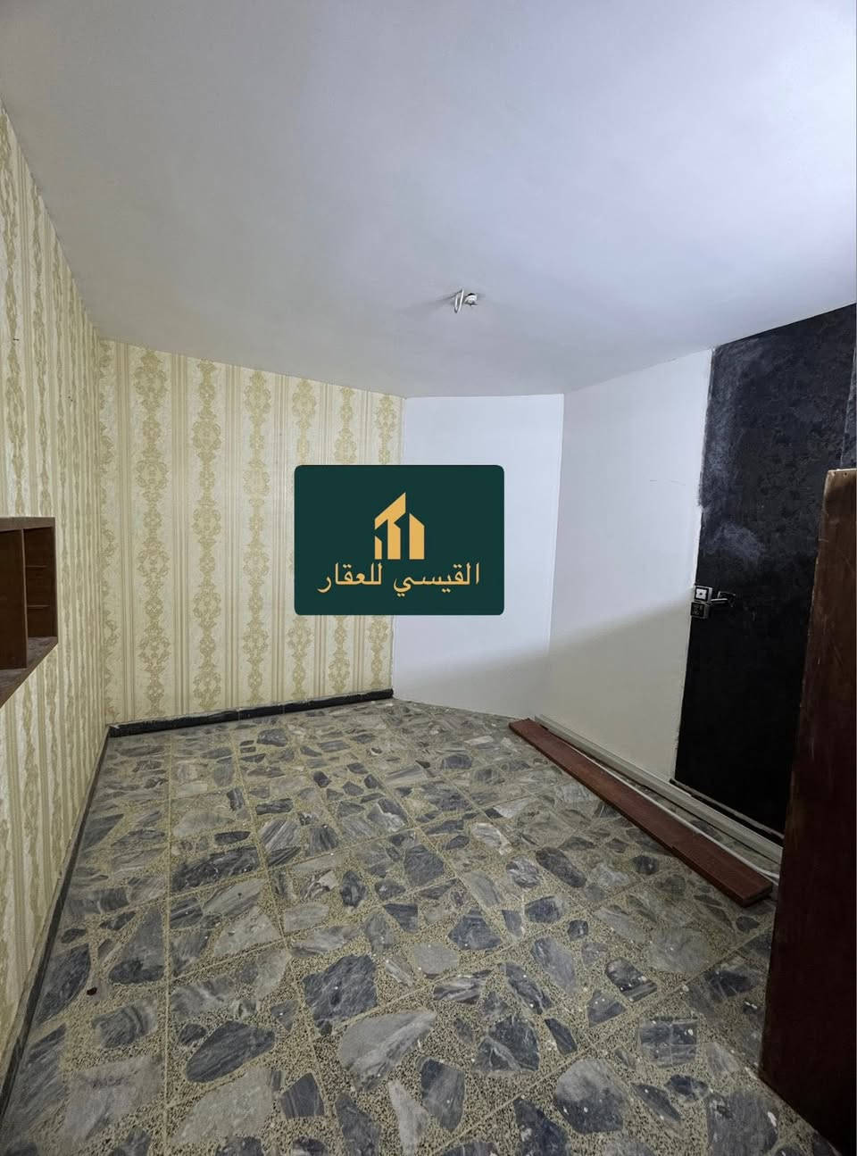 #لـلايـجـار فـي السيـديـة

بيت 300م نظيف جداً يحتوي على :
مداخلين وست غرف نوم وصالة وهول ومطبخ حار بارد وخدمات صحيـة وكراج وحديقـة . 

لـلاستفسار : *********** متوفر واتساب .

بأمكانك عرض عقارك عندنا 
زبائننا الكرام نستقبل كافة عروضكم وطلباتكم 

#مكتب_القيسي_للعقار_والأعمار
شارع المركز مقابل مستلزمات التفاح الاخضر .
