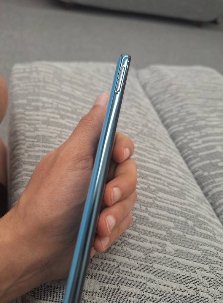 كلكسي a51 
ذاكرة ١٢٨ 
رام ٦ + ٦
نظافة ١٠٠% جهاز يلمع 
الجهاز مبدل فقط شاشة اصلية وكالة 
كل الجهاز شغال و مضبوط بدون اي مشاكل 
فقط البصمة لا تعمل بسبب تبديل الشاشة 
الجهاز مضبوط و عملي 
الجهاز بدون ملحقات 
السعر ١١٠
البصرة السراجي البصرة, العراق


**إذا كنت صاحب هذا الإعلان وتريد حذفه لأي سبب، رجاءا أرسل رسالة إلى الدعم الفني**