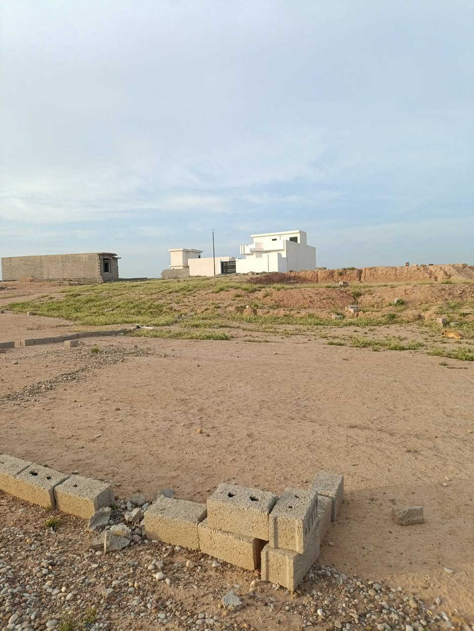 قطعه للبيع حي الشرطه خلف جامع مالك الملك بنص البناء 200متر سعر 10وبيها كل المجال لان محتاج
***********
