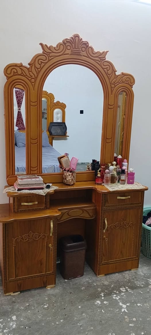 غرفه للبيع ماصار 5 اشهر من مزوج واريد ابيعها الله شاهد غرفه كلش مرتبه ونضيفه بعدها جديده اصلا اني اشتريتها بملوين و100 حاليا مااعرف شكد اسعارهن بس اني رايدها ب900
مكاني بغداد الرئاسه جامع الامام علي 
***********
غرفه للبيع ماصار 5 اشهر من مزوج واريد ابيعها الله شاهد غرفه كلش مرتبه ونضيفه بعدها جديده اصلا اني اشتريتها بملوين و100 حاليا مااعرف شكد اسعارهن بس اني رايدها ب900
